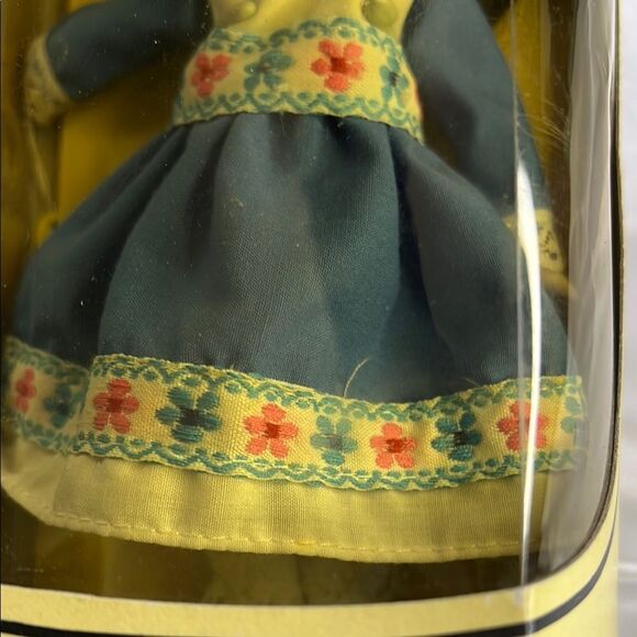 Vintage The Porcelain Collection  International Series  All 4 Dolls included - Picture 10 of 16